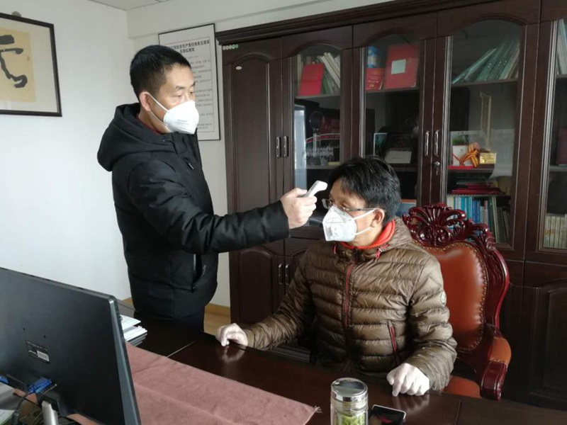 对返岗职工逐一例行检测体温并登记 对返岗职工逐一例行检测体温并登记